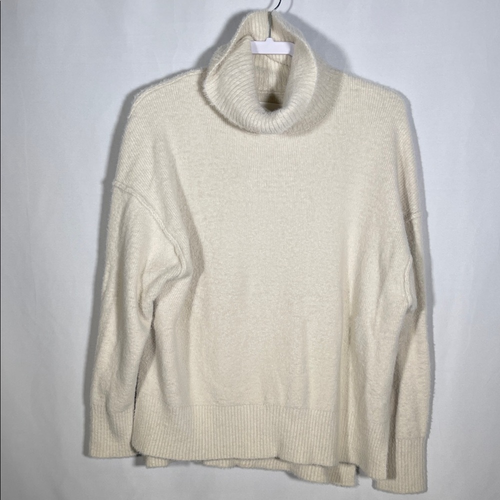 AERIE WOMENS SOFT OFF WHITE TURTLENECK SWEATER MEDIUM
